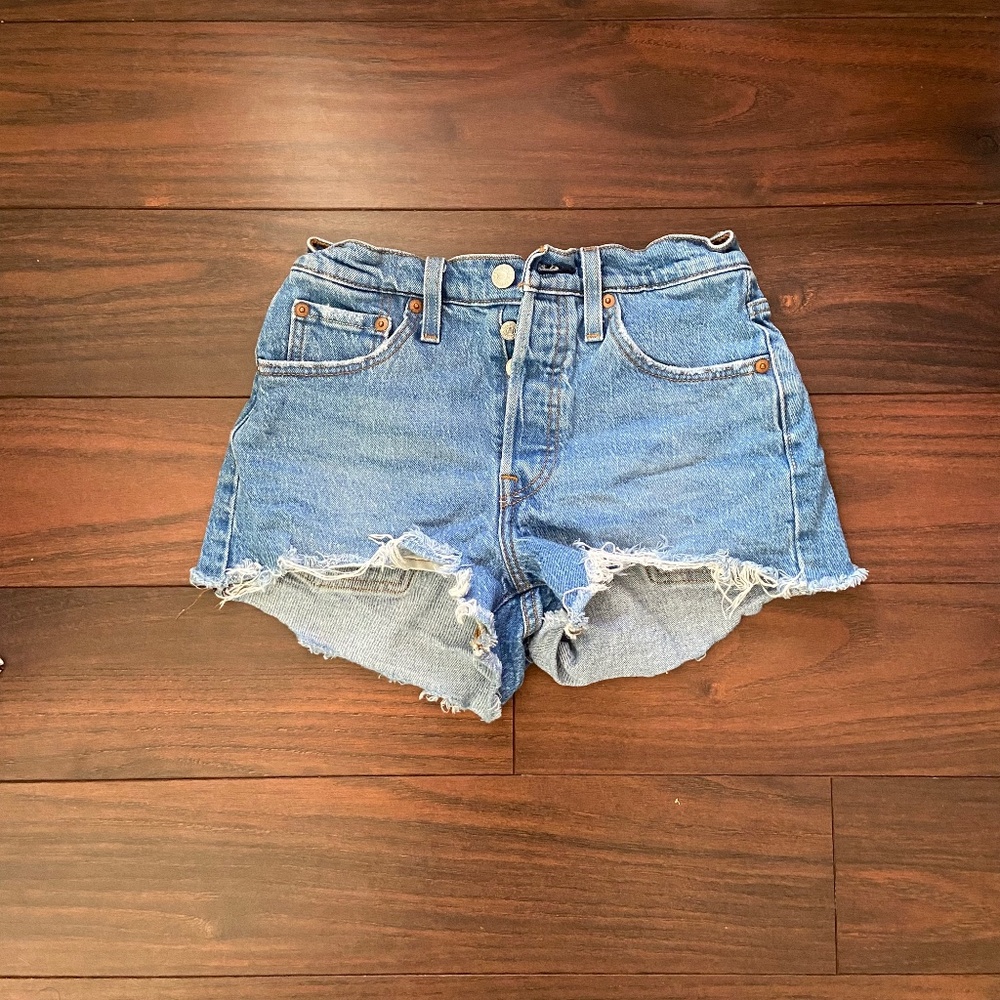 LEVI’S  501 Cotton Shorts 5-Button Closure